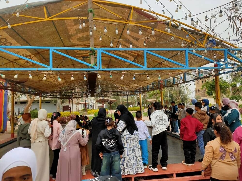 القناطر الخيرية تكتسي بالزوار في ثاني أيام العيد.. احتفالات ممتدة رغم تقلبات الطقس القناطر الخيرية تكتسي بالزوار في ثاني أيام العيد.. احتفالات ممتدة رغم تقلبات الطقس