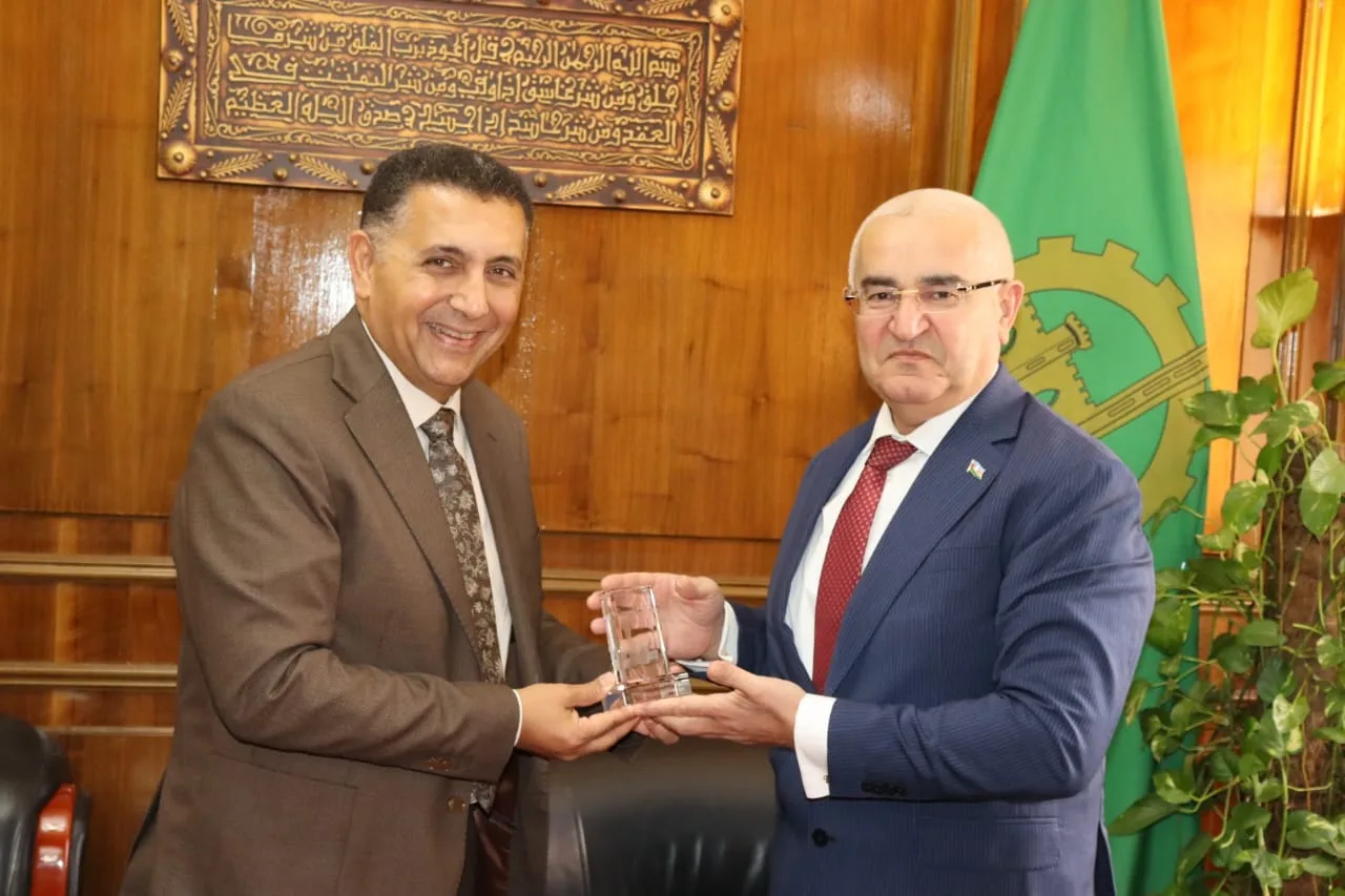 محافظ القليوبية يستقبل سفير أذربيجان لتوسيع الشراكات الاستثمارية والثقافية والتعليمية محافظ القليوبية يستقبل سفير أذربيجان لتوسيع الشراكات الاستثمارية والثقافية والتعليمية