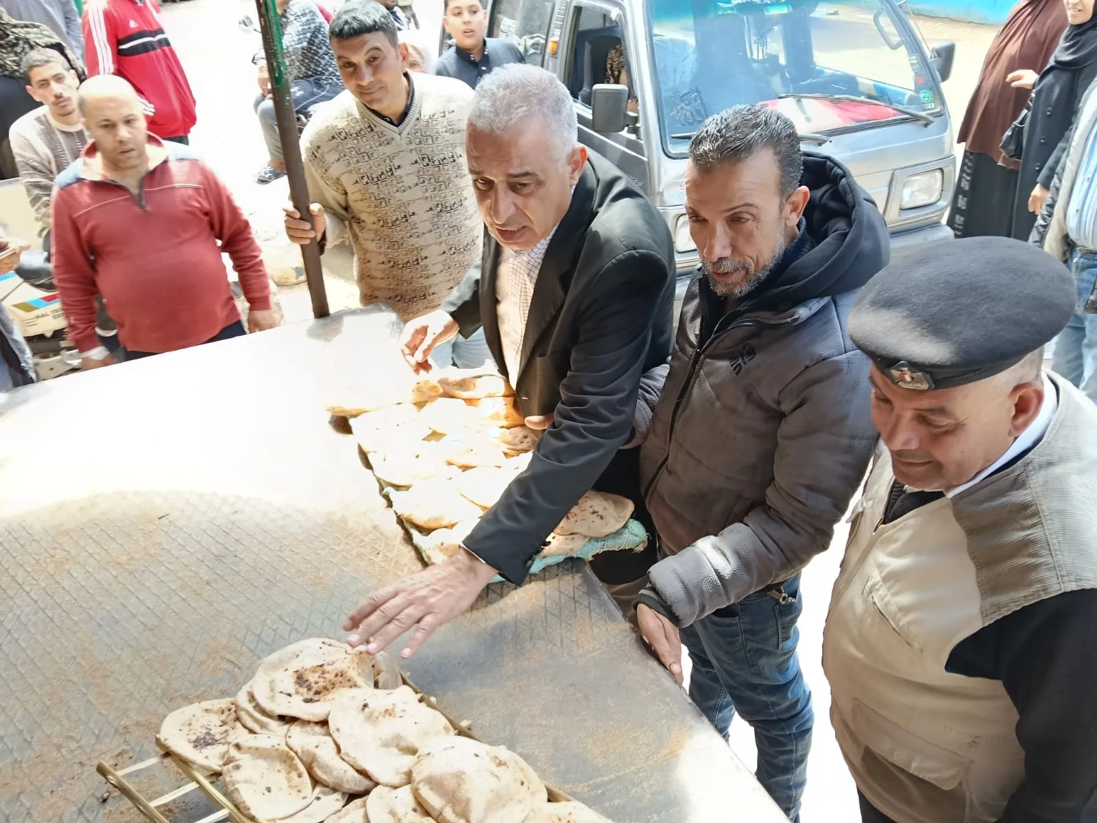 القليوبية تضرب بيد من حديد على المخالفات.. حملات مكبرة لضبط الأسواق ورفع الإشغالات بطوخ خلال عيد الفطر القليوبية تضرب بيد من حديد على المخالفات.. حملات مكبرة لضبط الأسواق ورفع الإشغالات بطوخ خلال عيد الفطر