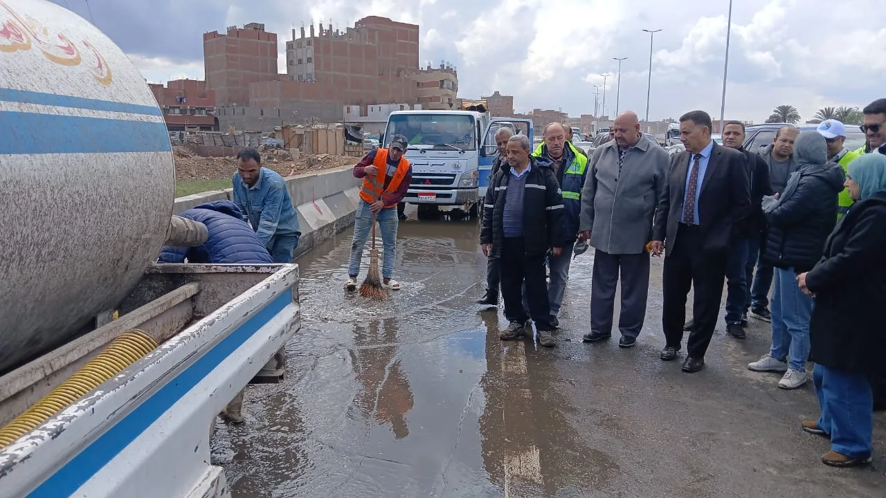 محافظالقليوبية: الدفع بـ152 معدة و57 سيارة لرفع آثار الأمطار