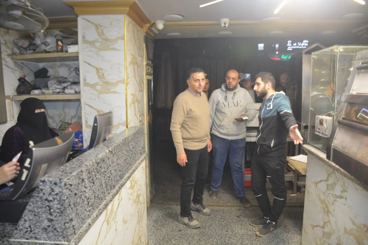 حملات مكثفة لفرض الانضباط.. محافظ القليوبية يتابع غلق المحال ويرفع الإشغالات بشبرا الخيمة حملات مكثفة لفرض الانضباط.. محافظ القليوبية يتابع غلق المحال ويرفع الإشغالات بشبرا الخيمة