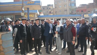 محافظ القليوبية يقود حملة لإزالة الباعة الجائلين وإعادة الانضباط بشوارع بنها