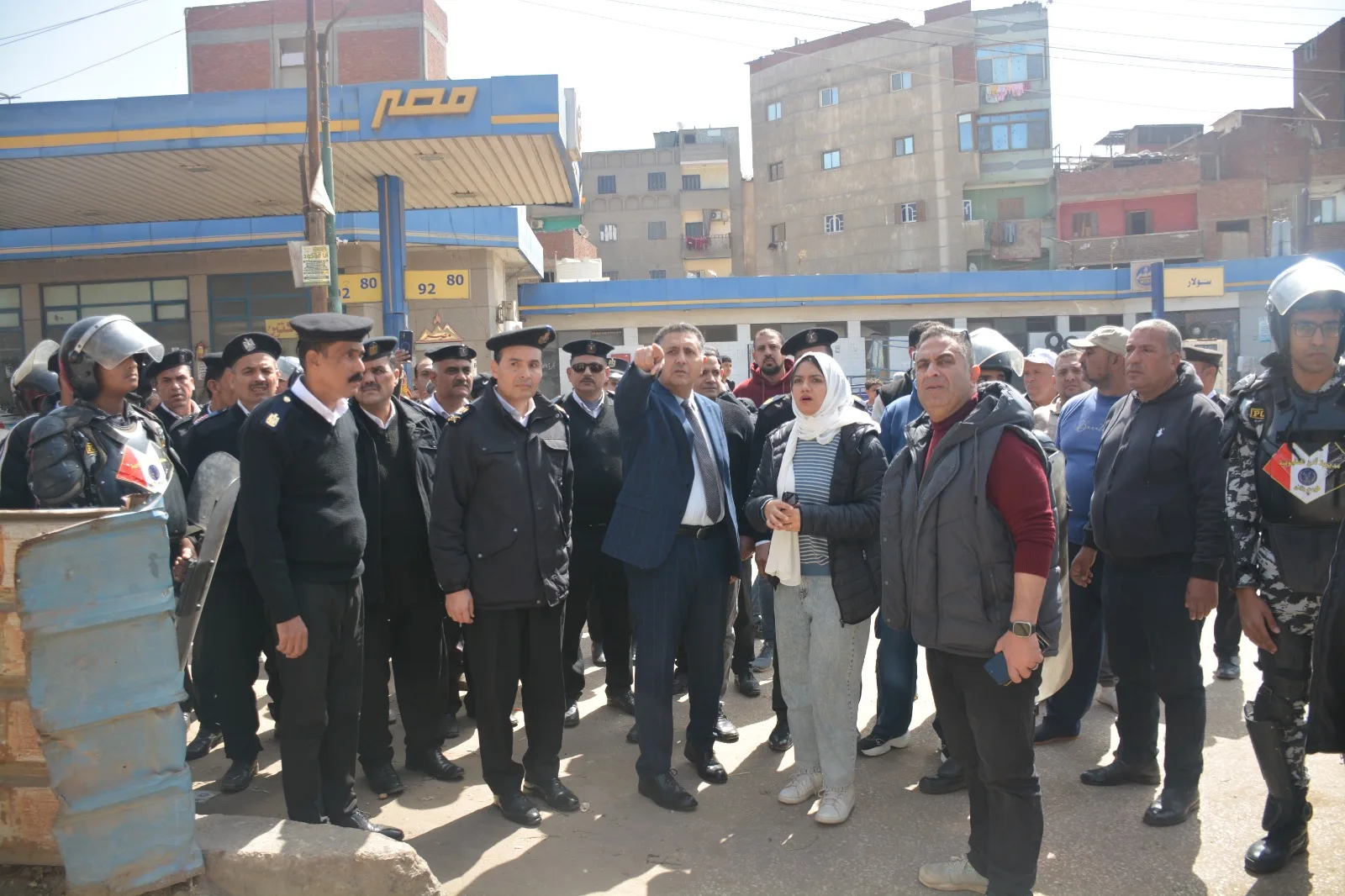محافظ القليوبية يقود حملة لإزالة الباعة الجائلين وإعادة الانضباط بشوارع بنها محافظ القليوبية يقود حملة لإزالة الباعة الجائلين وإعادة الانضباط بشوارع بنها