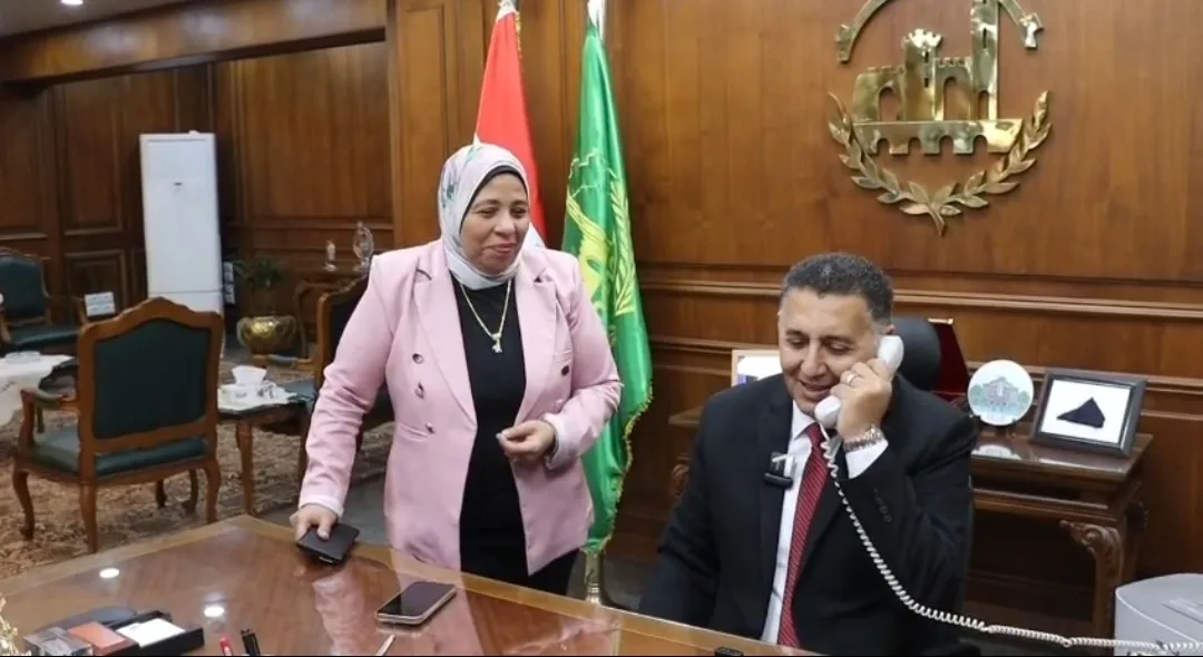 في أول أيام العيد.. محافظ القليوبية يهنئ الأم المثالية هاتفيًا ويكرم جهودها الاستثنائية في أول أيام العيد.. محافظ القليوبية يهنئ الأم المثالية هاتفيًا ويكرم جهودها الاستثنائية