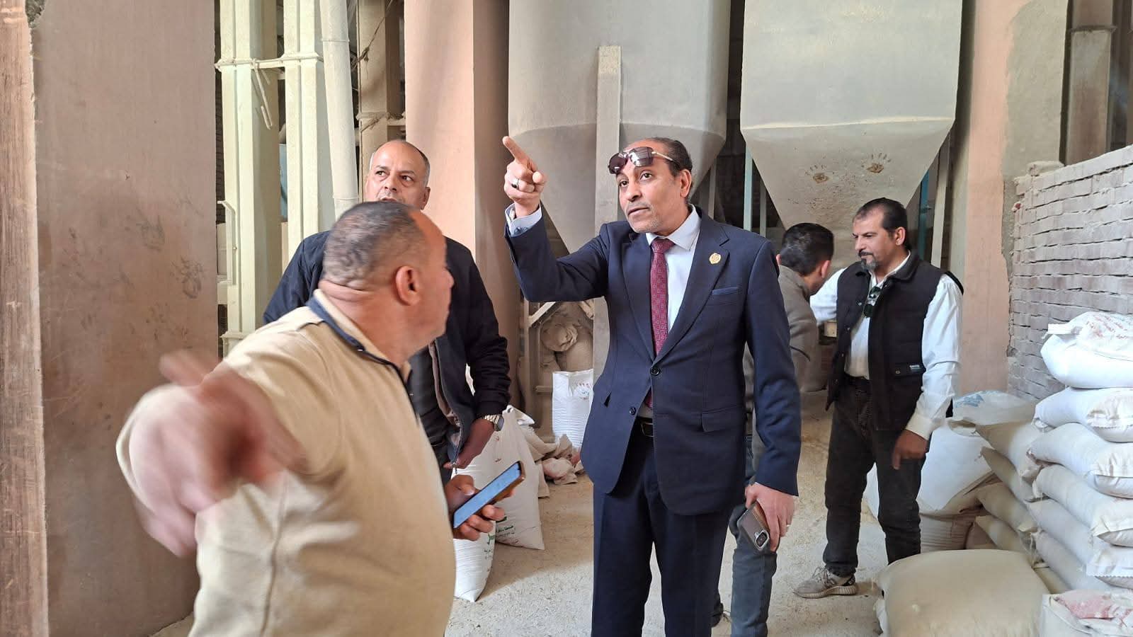 ضبط 27.25 طن فول و210 عبوات تونة مخالفة في حملة تموينية مكبرة ببنها ضبط 27.25 طن فول و210 عبوات تونة مخالفة في حملة تموينية مكبرة ببنها