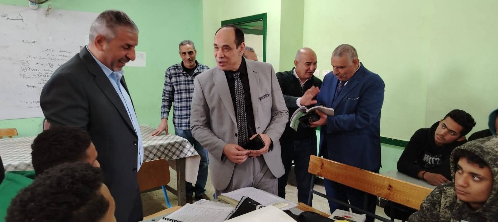 استبعاد مديري مدرستي ميت كنانة بطوخ بسبب الغياب وإحالتهما للتحقيق استبعاد مديري مدرستي ميت كنانة بطوخ بسبب الغياب وإحالتهما للتحقيق