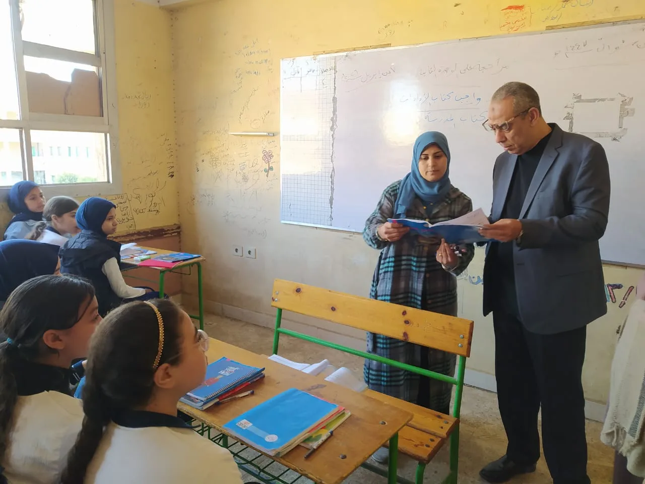 وكيل تعليم القليوبية يشدد الانضباط ويتفقد امتحانات الطلاب بجولة مفاجئة