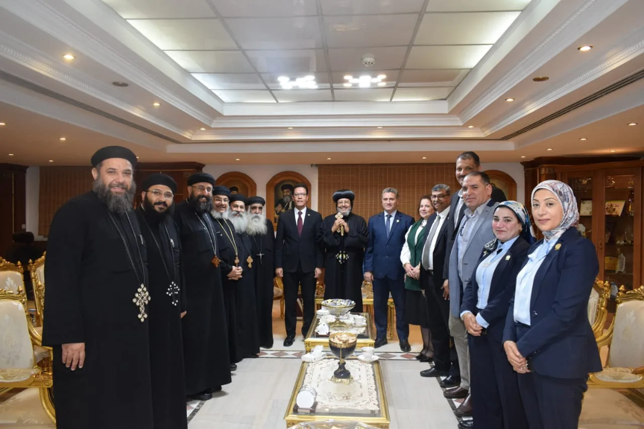 الجيزاوي يزور كنائس القليوبية لتهنئة المسيحيين بعيد القيامة المجيد