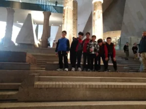 طلاب الشبان العالمية ببنها يزورون المتحف المصري الكبير في رحلة تعليمية مميزة