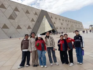 طلاب الشبان العالمية ببنها يزورون المتحف المصري الكبير في رحلة تعليمية مميزة