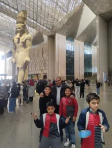 طلاب الشبان العالمية ببنها يزورون المتحف المصري الكبير في رحلة تعليمية مميزة