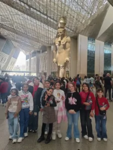 طلاب الشبان العالمية ببنها يزورون المتحف المصري الكبير في رحلة تعليمية مميزة