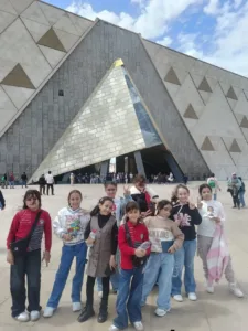 طلاب الشبان العالمية ببنها يزورون المتحف المصري الكبير في رحلة تعليمية مميزة