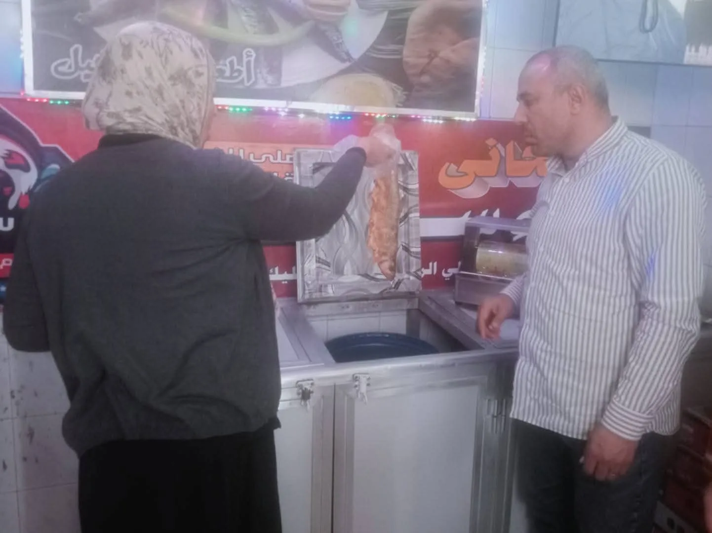 حملة تموينية بالقليوبية تضبط نصف طن رنجة غير صالحة وطن سكر بدون فواتير حملة تموينية بالقليوبية تضبط نصف طن رنجة غير صالحة وطن سكر بدون فواتير