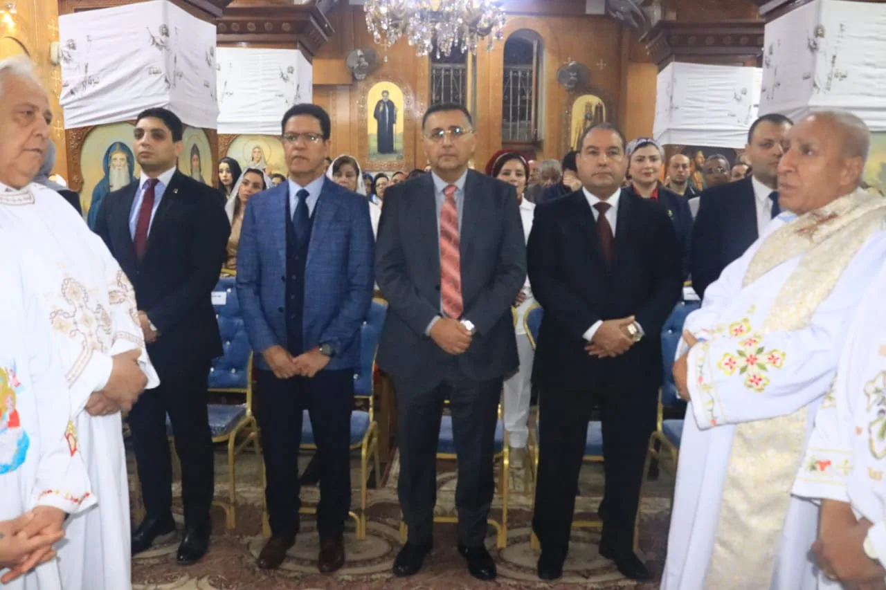 محافظ القليوبية يشارك في قداس عيد القيامة المجيد بكنيسة العذراء ببنها تأكيدًا على الوحدة الوطنية