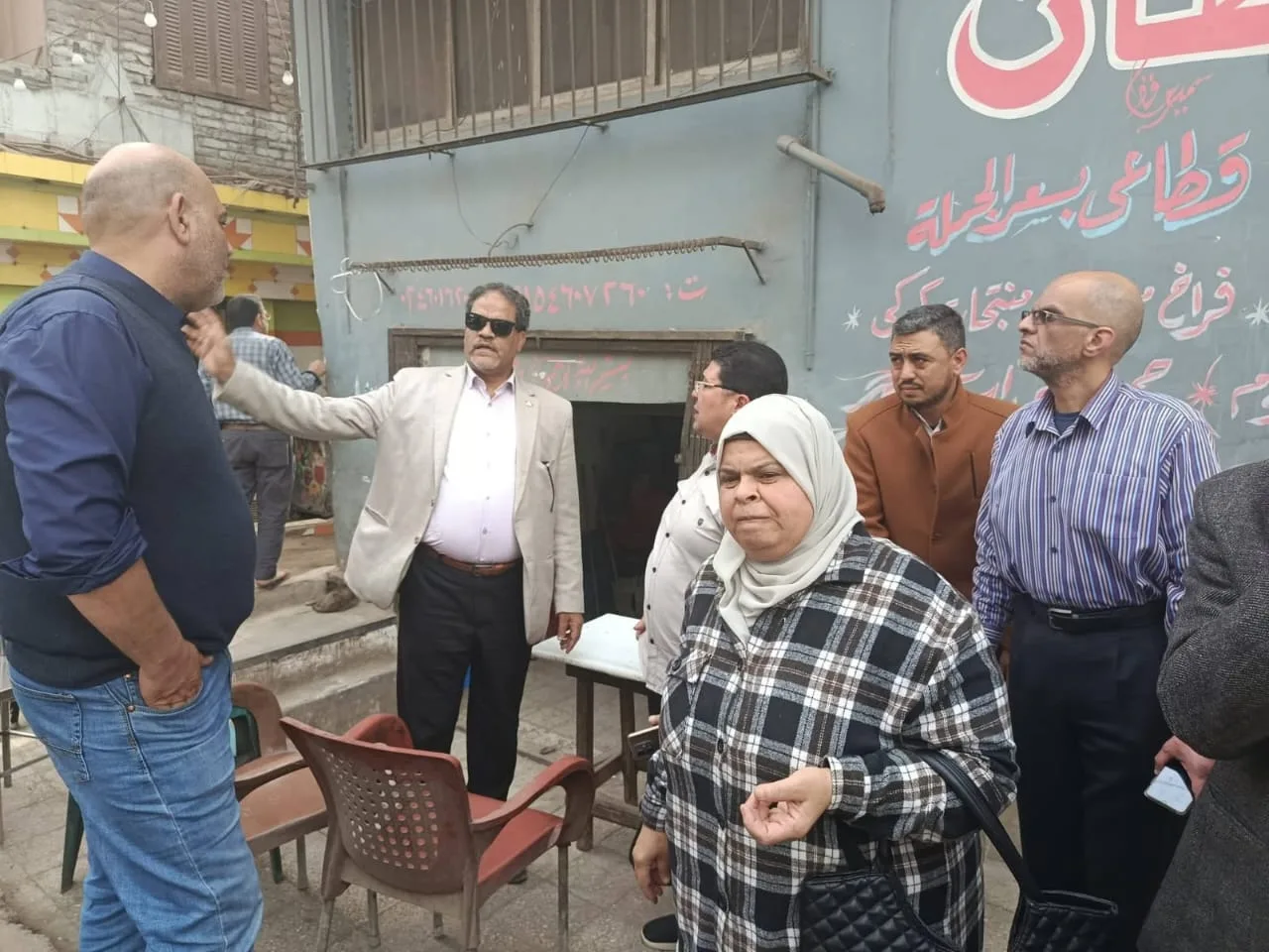سقوط لحوم فاسدة ومجهولة المصدر داخل منفذ بيع بشبرا الخيمة قبل وصولها للمواطنين
