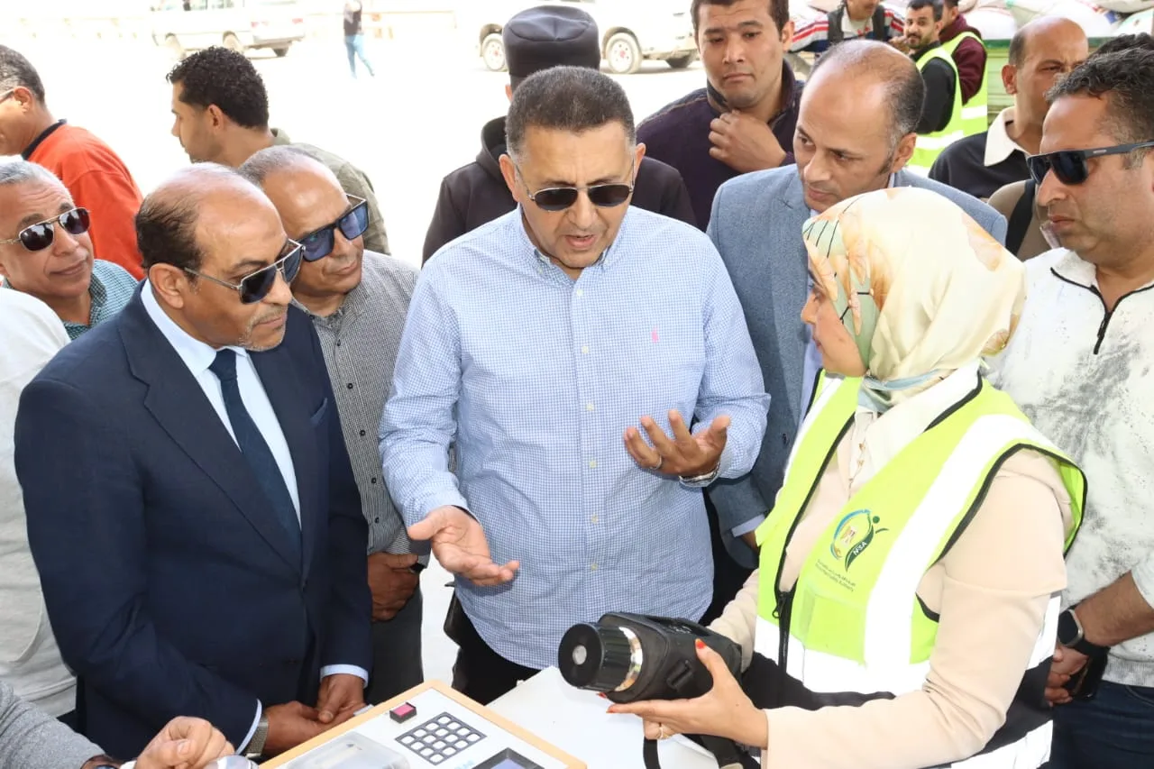 محافظ القليوبية من قلب صوامع بنها: لا تكدس.. صرف مستحقات القمح خلال 48 ساعة وتوريد مستمر بقوة محافظ القليوبية من قلب صوامع بنها: لا تكدس.. صرف مستحقات القمح خلال 48 ساعة وتوريد مستمر بقوة