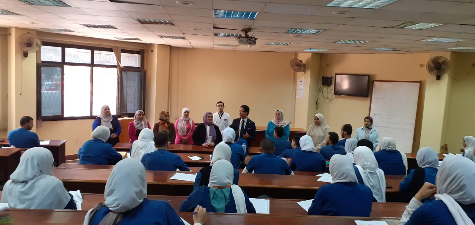الجيزاوي في لقاء مفتوح بتمريض بنها: دعم نفسي للطلاب وتعزيز القيم الإيجابية داخل الحرم الجامعي