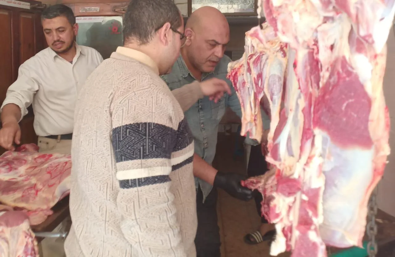 القليوبية تشدد الرقابة على الأسواق.. ضبط لحوم فاسدة وتحركات صارمة لحماية صحة المواطنين ببنها القليوبية تشدد الرقابة على الأسواق.. ضبط لحوم فاسدة وتحركات صارمة لحماية صحة المواطنين ببنها