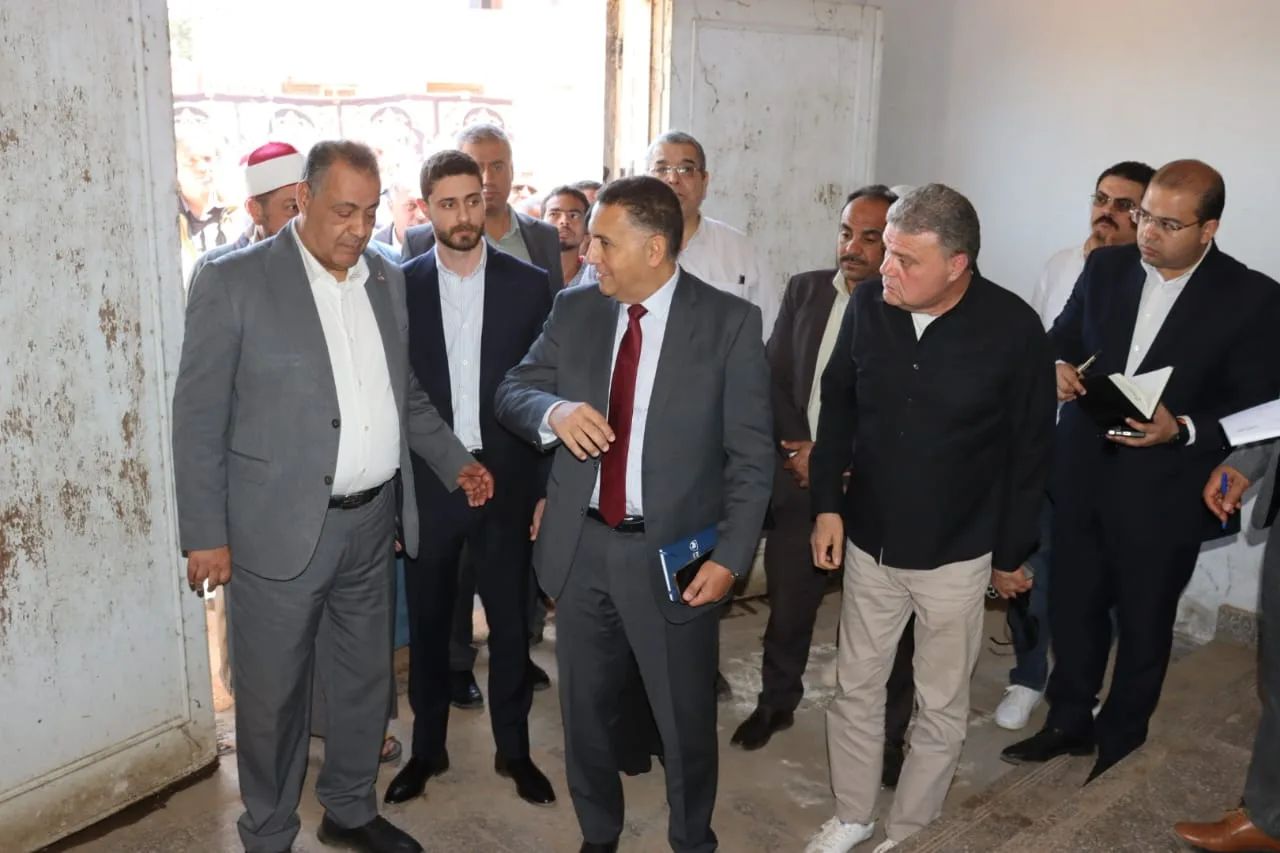محافظ القليوبية يتفقد خدمات قرية سندبيس ويوجه بتحسين البنية التحتية