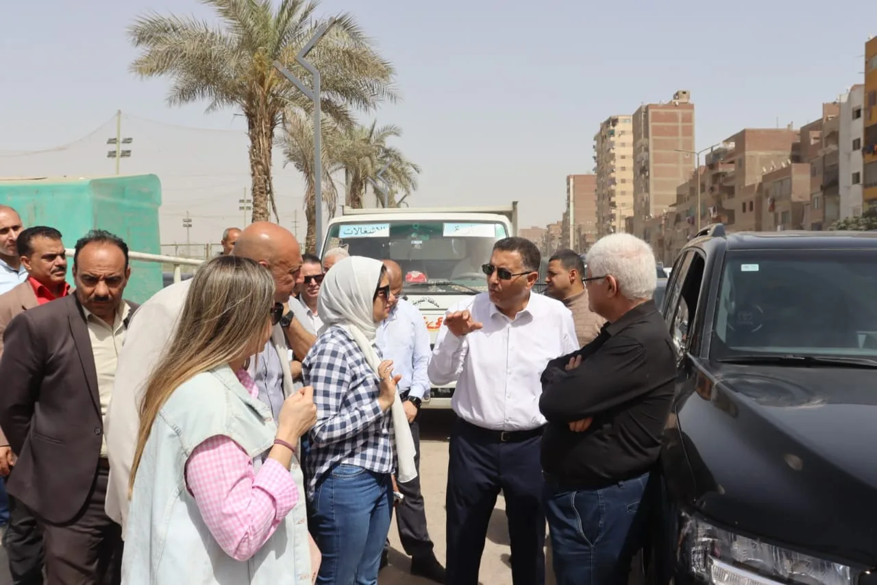محافظ القليوبية يتابع تطوير سوق المنيل وشوارع شبرا الخيمة ويشدد على رفع كفاءة الخدمات والانضباط المروري