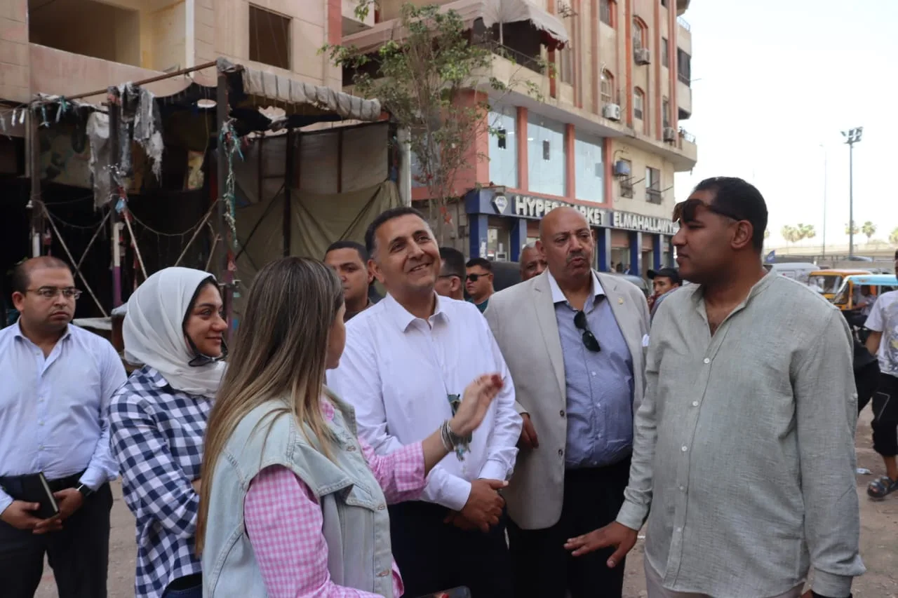 محافظ القليوبية يلتقي تجار مسطرد ويبحث تقنين أوضاع محلات البلاستيك وتنظيم الشارع بشبرا الخيمة محافظ القليوبية يلتقي تجار مسطرد ويبحث تقنين أوضاع محلات البلاستيك وتنظيم الشارع بشبرا الخيمة