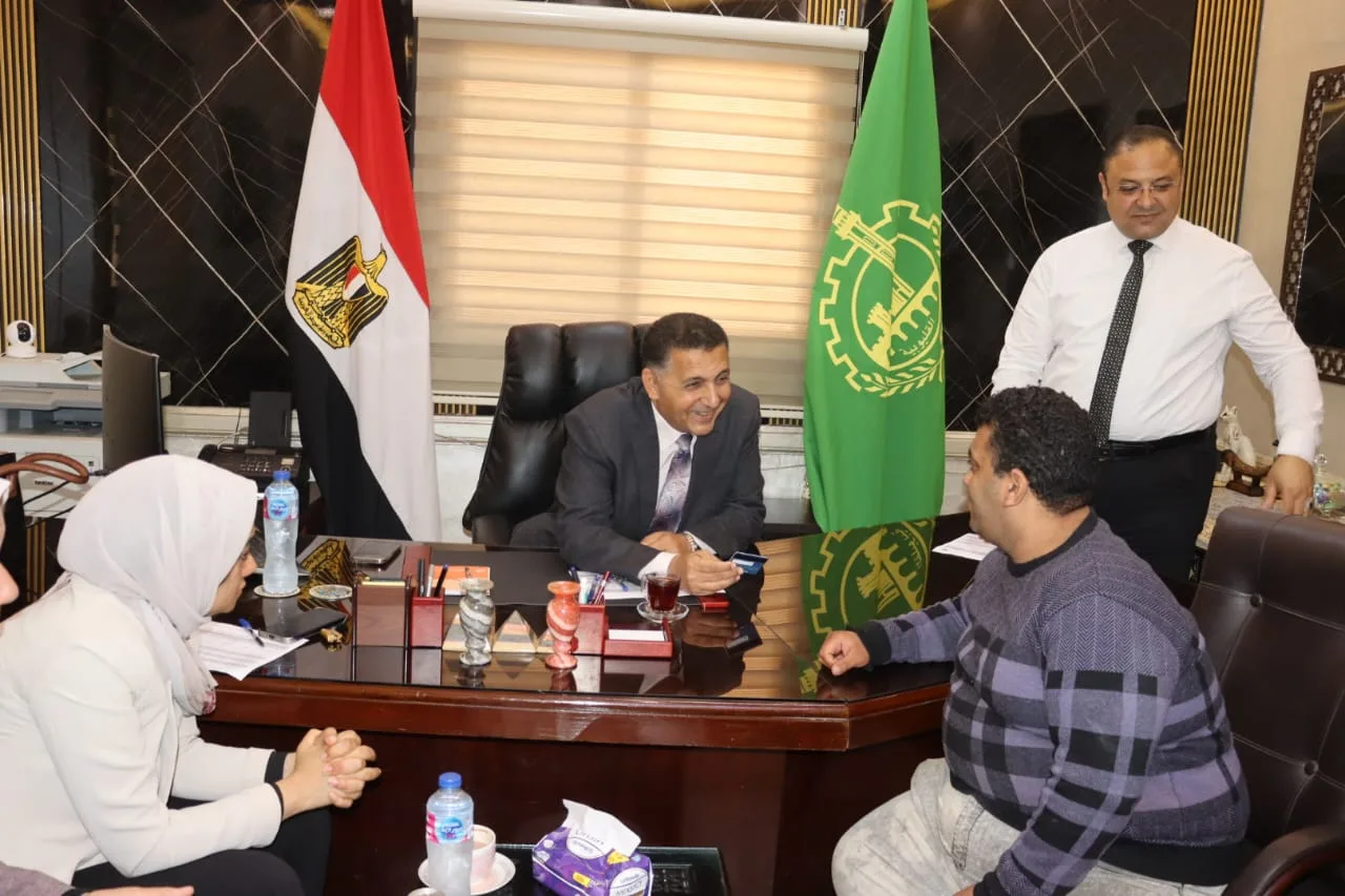 محافظ القليوبية يوجه بحلول فورية لمشكلات المواطنين خلال لقاء جماهيري موسع بقليوب محافظ القليوبية يوجه بحلول فورية لمشكلات المواطنين خلال لقاء جماهيري موسع بقليوب