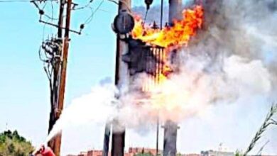 مصرع طفل بطوخ إثر انفجار محول كهرباء بسبب طائرة ورقية
