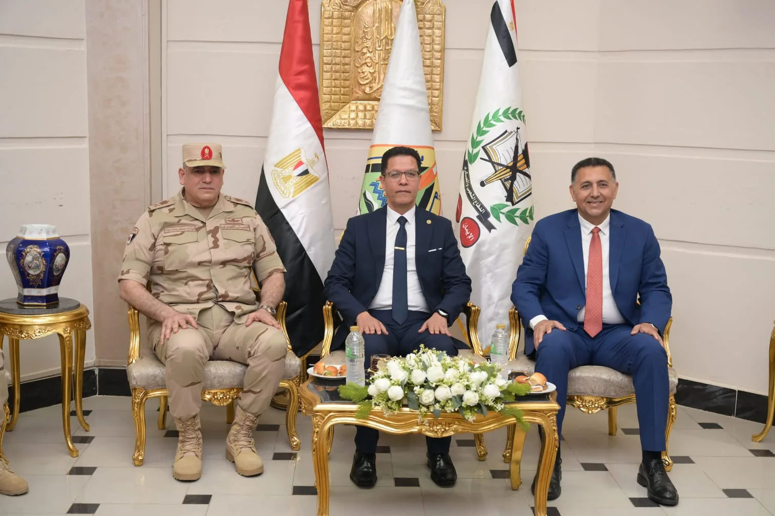 محافظ القليوبية ورئيس جامعة بنها ورئيس أركان قوات الدفاع الشعبي والعسكري يشهدون الندوة التثقيفية الرابعة والتسعون لطلاب الجامعة محافظ القليوبية ورئيس جامعة بنها ورئيس أركان قوات الدفاع الشعبي والعسكري يشهدون الندوة التثقيفية الرابعة والتسعون لطلاب الجامعة