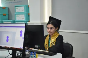 طلاب الشبان يبدعون داخل مركز الذكاء الاصطناعي والتحول الرقمي.. تجربة تعليمية تصنع قادة المستقبل