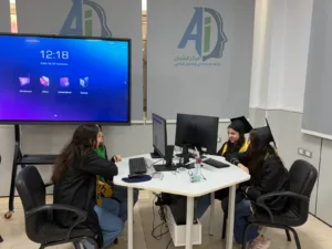 طلاب الشبان يبدعون داخل مركز الذكاء الاصطناعي والتحول الرقمي.. تجربة تعليمية تصنع قادة المستقبل