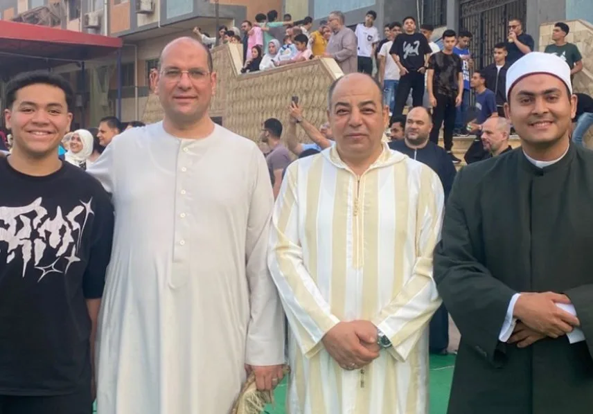 وسط فرحة الأهالي.. أحمد إدريس ومصطفى عبدالحميد فرج يؤديان صلاة عيد الأضحى بساحة الشبان العالمية ببنها