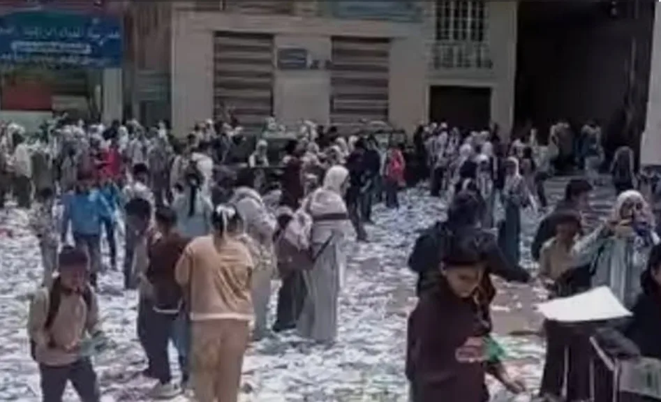 بعد تداول فيديو تمزيق الكتب ..وزارة التعليم يعود لعام 2019