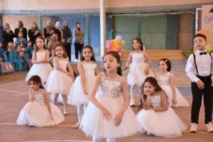 وسط أجواء من البهجة والإبداع.. براعم الشبان العالمية ببنها يحتفلون بالتخرج في حفل استثنائي