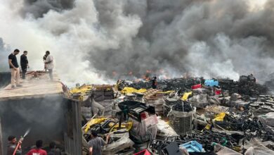 الدخان يملأ سماء قليوب.. ارتفاع مصابي حريق مخازن “أبو حوا” إلى 12 حالة واستمرار جهود السيطرة على النيران