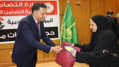 محافظ القليوبية يُسلم تأشيرات الحج وملابس الإحرام لـ45 حاجًا وحاجة وسط أجواء احتفالية استعدادًا لرحلة الحج المباركة