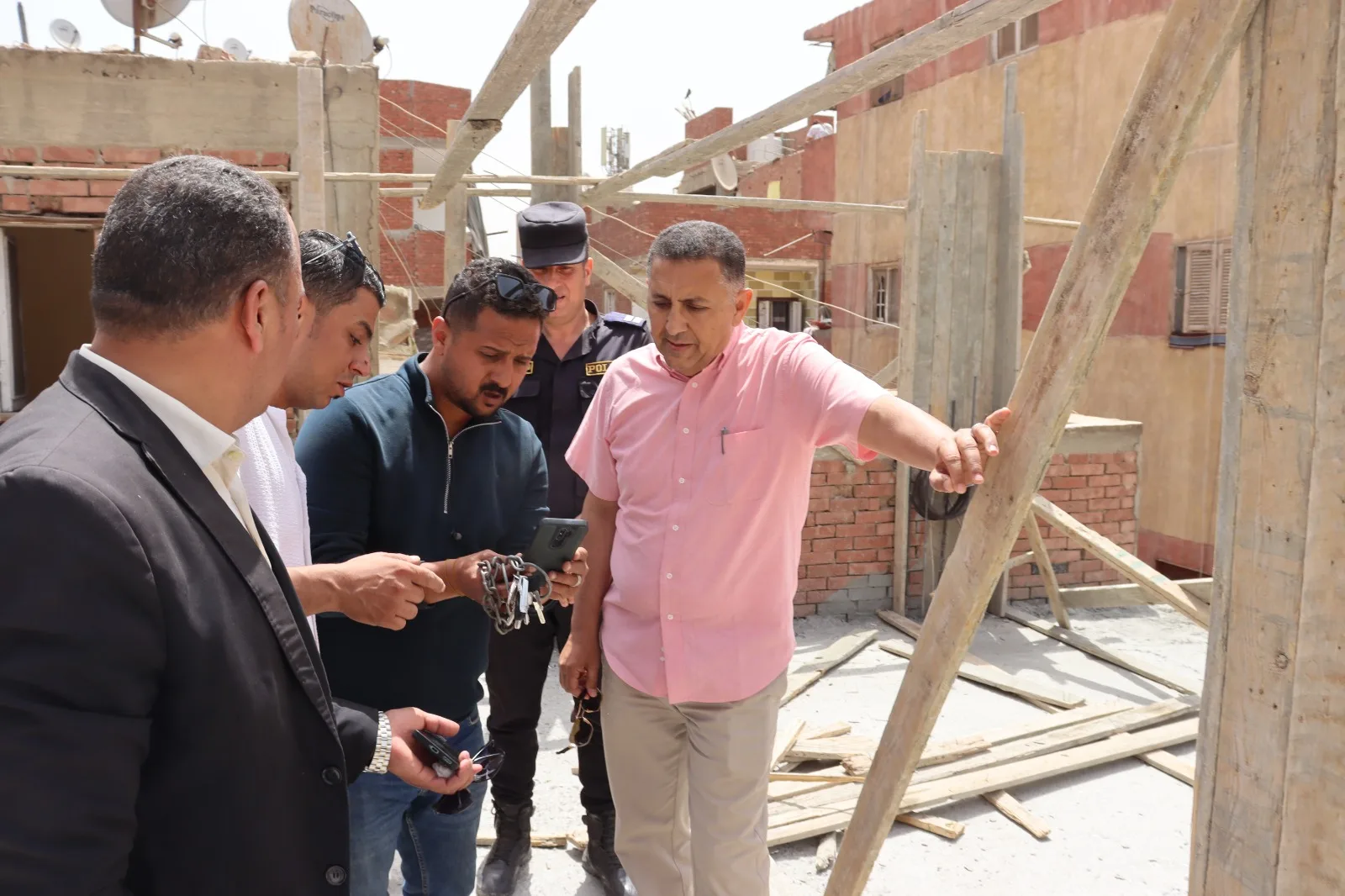 لا تهاون مع البناء المخالف بالقليوبية.. جولة مفاجئة للمحافظ بالخصوص وشبرا الخيمة وتنفيذ قرارات إزالة فورية