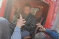 دهس فتاة وفرّ هاربًا.. الأمن يكشف ملابسات فيديو حادث مزلقان القليوبية ويضبط سائق النقل