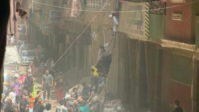 أهالي شبرا الخيمة يسطرون ملحمة إنقاذ.. إخلاء عشرات الأطفال من حضانة بعد حريق مصعد بأرض الحافي