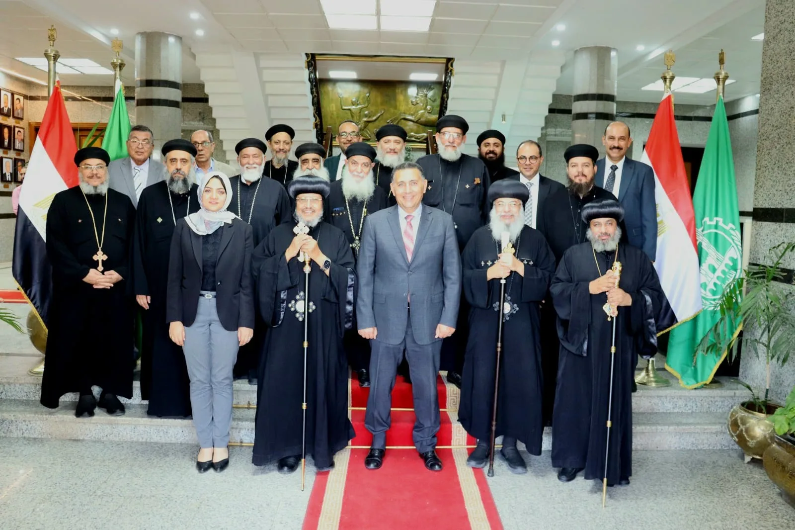 محافظ القليوبية يستقبل وفد الكنيسة القبطية الأرثوذكسية لتهنئته بعيد الأضحى ويؤكد: مصر نموذج للتلاحم الوطني محافظ القليوبية يستقبل وفد الكنيسة القبطية الأرثوذكسية لتهنئته بعيد الأضحى ويؤكد: مصر نموذج للتلاحم الوطني