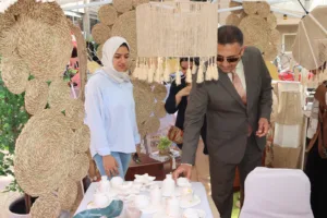 محافظ القليوبية يتفقد معرض "أيادي مصر" للحرف اليدوية والتراثية بمدينة بنها