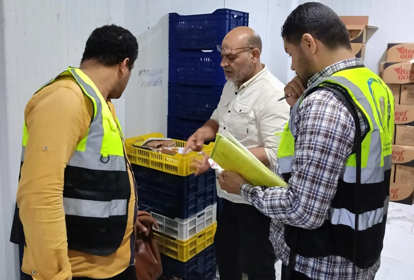 حملات مكبرة بالقليوبية قبل عيد الأضحى تضبط 850 كيلو لحوم ومصنعات غير صالحة بالقناطر الخيرية حملات مكبرة بالقليوبية قبل عيد الأضحى تضبط 850 كيلو لحوم ومصنعات غير صالحة بالقناطر الخيرية