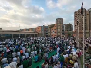 الآلاف يؤدون صلاة العيد بـشبان بنها