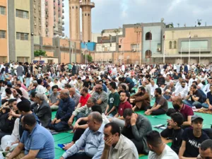  الآلاف يؤدون صلاة العيد بـشبان بنها
