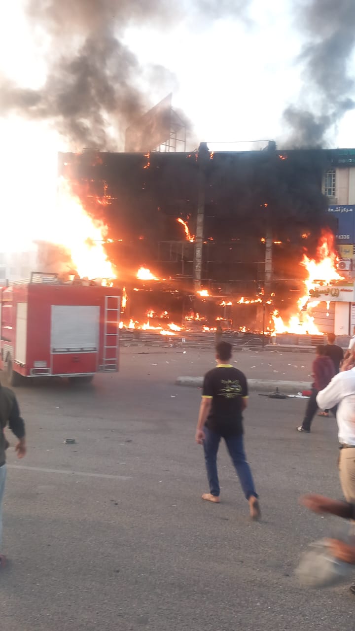 السيطرة على حريق مطعم بالعبور وإصابة 3 أشخاص بحالات اختناق