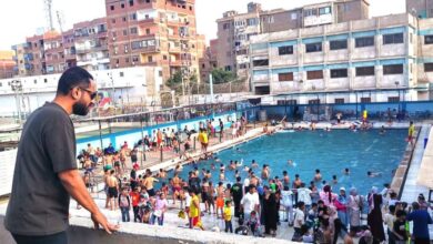 مفيش مكان ...إقبال كبير على حمام السباحة بمركز شباب قليوب ضمن مبادرة «العيد أحلى "