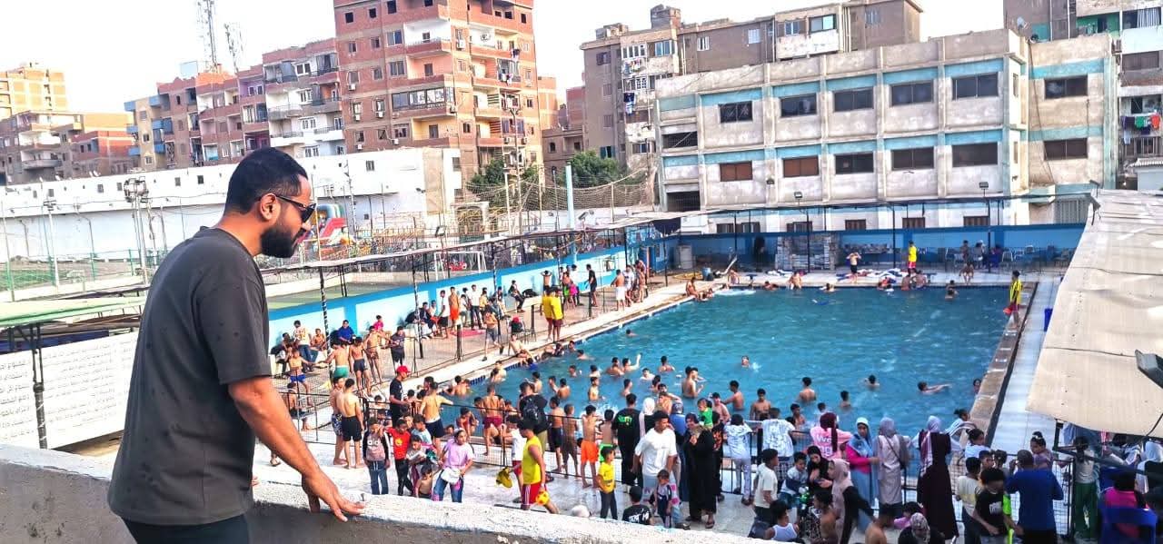 مفيش مكان ...إقبال كبير على حمام السباحة بمركز شباب قليوب ضمن مبادرة «العيد أحلى " مفيش مكان ...إقبال كبير على حمام السباحة بمركز شباب قليوب ضمن مبادرة «العيد أحلى "