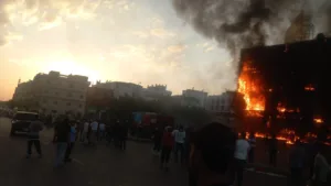 محافظ القليوبية يتابع حادث حريق بواجهة أحد المطاعم بالحي الأول بالعبور ويؤكد: لا إصابات خطيرة وسلامة المبنى الإنشائية قائمة