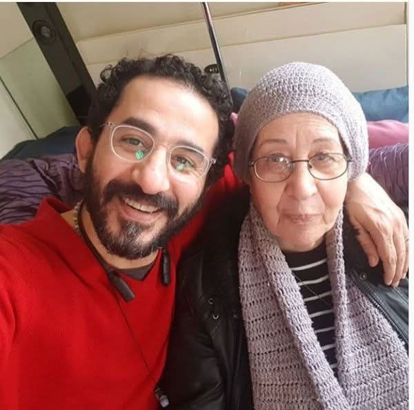 بنها تودع والدة أحمد حلمي.. والجثمان يُشيَّع من مسجد ناصر إلى مقابر الشموت