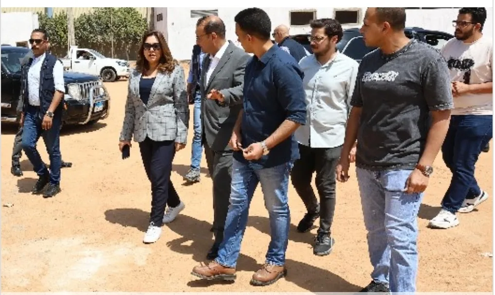 وزيرة التنمية المحلية والبيئة تتفقد مشروع وحدة احتجاز المضبوطات بالخانكة
